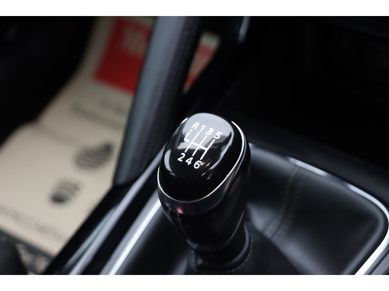 Renault 1.2 TCE DYNAMIQUE NAV SUV 5DR PETROL MANUAL SAT NAV BLUETOOTH STEREO APPLE CARPLAY JUST 2 OWNERS SAME OWNER FOR 6 YEARS 66000 MILES SH NO ULEZ CHARGE 72-74 Mitcham Road