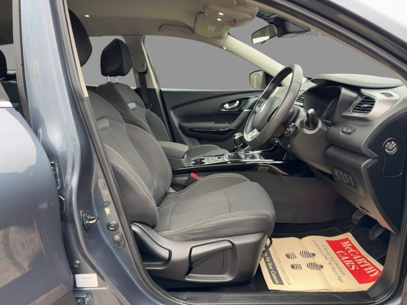 Renault 1.2 TCE DYNAMIQUE NAV SUV 5DR PETROL MANUAL SAT NAV BLUETOOTH STEREO APPLE CARPLAY JUST 2 OWNERS SAME OWNER FOR 6 YEARS 66000 MILES SH NO ULEZ CHARGE 72-74 Mitcham Road