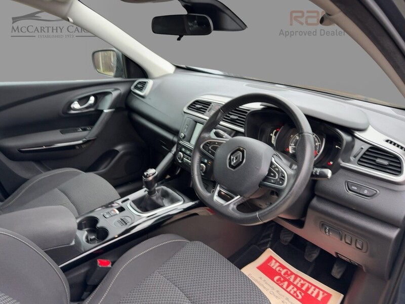 Renault 1.2 TCE DYNAMIQUE NAV SUV 5DR PETROL MANUAL SAT NAV BLUETOOTH STEREO APPLE CARPLAY JUST 2 OWNERS SAME OWNER FOR 6 YEARS 66000 MILES SH NO ULEZ CHARGE 72-74 Mitcham Road