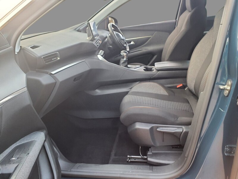 Peugeot 1.2 PureTech Active Premium SUV 5dr Petrol Manual Euro 6 (s/s) (130 ps) 72-74 Mitcham Road