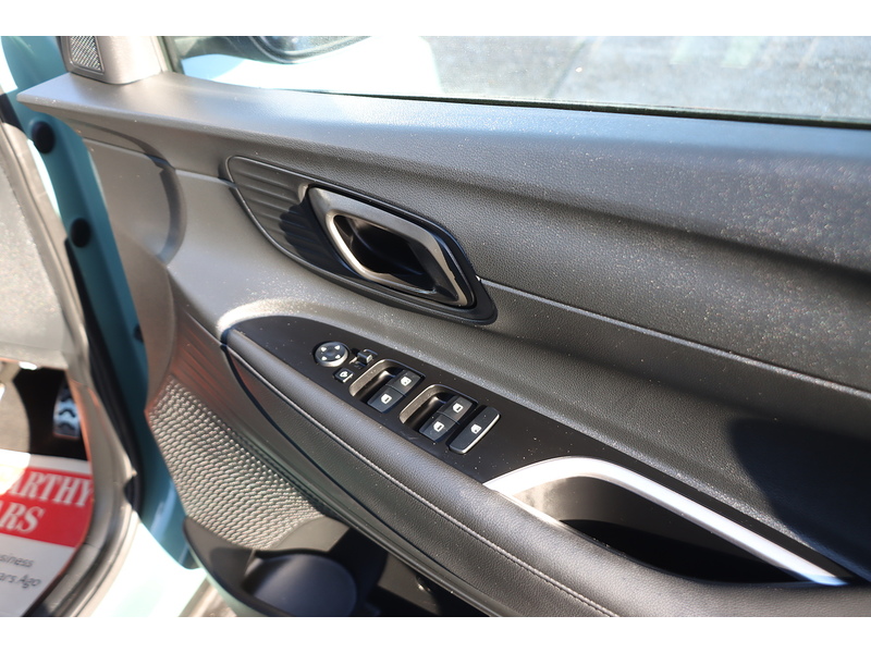 Hyundai 1.0 T-GDI MHEV SE CONNECT SUV 5DR PETROL HYBRID DCT AUTO SAT NAV DAB STEREO APPLE CARPLAY REAR CAMERA PARKING AIDS JUST 1 OWNER ONLY 22000 MILES FSH 72-74 Mitcham Road