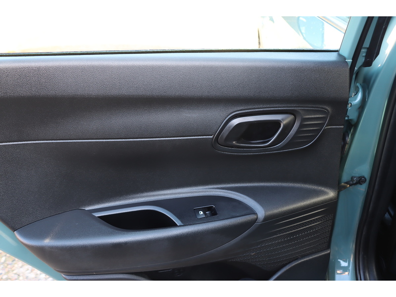 Hyundai 1.0 T-GDI MHEV SE CONNECT SUV 5DR PETROL HYBRID DCT AUTO SAT NAV DAB STEREO APPLE CARPLAY REAR CAMERA PARKING AIDS JUST 1 OWNER ONLY 22000 MILES FSH 72-74 Mitcham Road