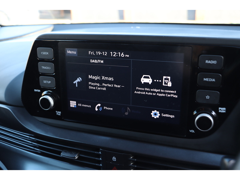 Hyundai 1.0 T-GDI MHEV SE CONNECT SUV 5DR PETROL HYBRID DCT AUTO SAT NAV DAB STEREO APPLE CARPLAY REAR CAMERA PARKING AIDS JUST 1 OWNER ONLY 22000 MILES FSH 72-74 Mitcham Road