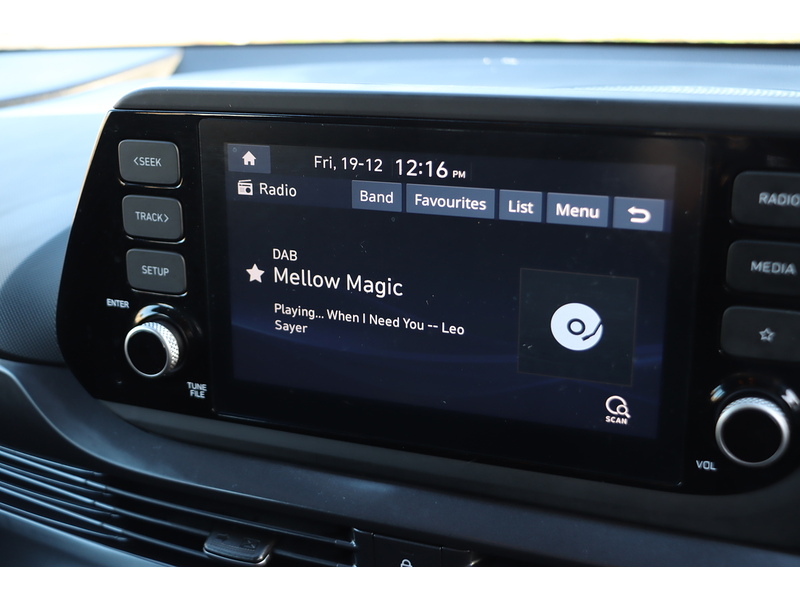 Hyundai 1.0 T-GDI MHEV SE CONNECT SUV 5DR PETROL HYBRID DCT AUTO SAT NAV DAB STEREO APPLE CARPLAY REAR CAMERA PARKING AIDS JUST 1 OWNER ONLY 22000 MILES FSH 72-74 Mitcham Road