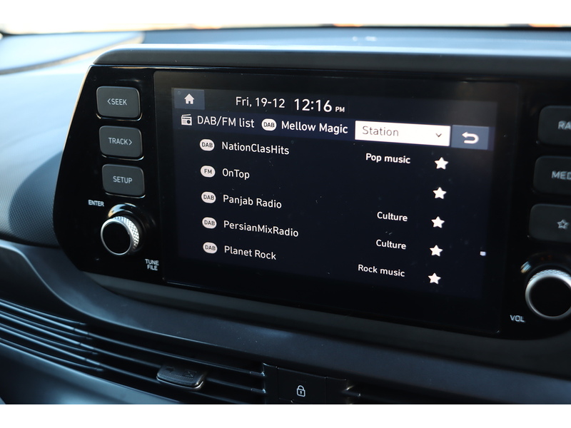 Hyundai 1.0 T-GDI MHEV SE CONNECT SUV 5DR PETROL HYBRID DCT AUTO SAT NAV DAB STEREO APPLE CARPLAY REAR CAMERA PARKING AIDS JUST 1 OWNER ONLY 22000 MILES FSH 72-74 Mitcham Road