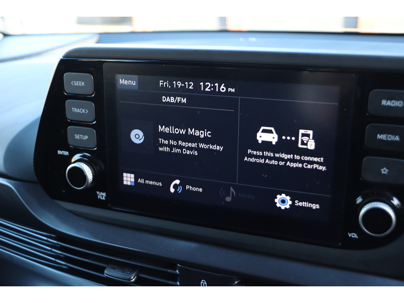 Hyundai 1.0 T-GDI MHEV SE CONNECT SUV 5DR PETROL HYBRID DCT AUTO SAT NAV DAB STEREO APPLE CARPLAY REAR CAMERA PARKING AIDS JUST 1 OWNER ONLY 22000 MILES FSH 72-74 Mitcham Road