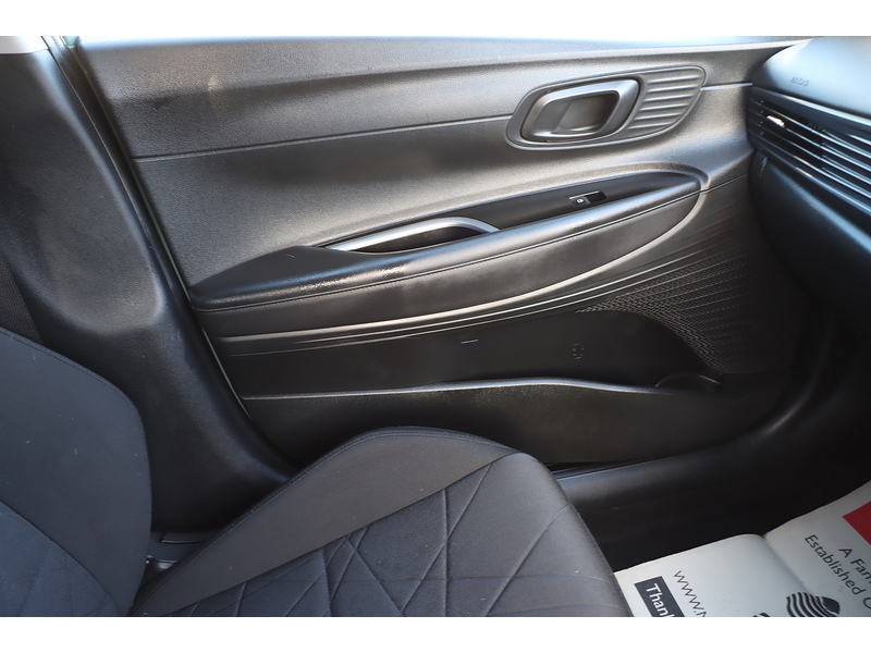 Hyundai 1.0 T-GDI MHEV SE CONNECT SUV 5DR PETROL HYBRID DCT AUTO SAT NAV DAB STEREO APPLE CARPLAY REAR CAMERA PARKING AIDS JUST 1 OWNER ONLY 22000 MILES FSH 72-74 Mitcham Road