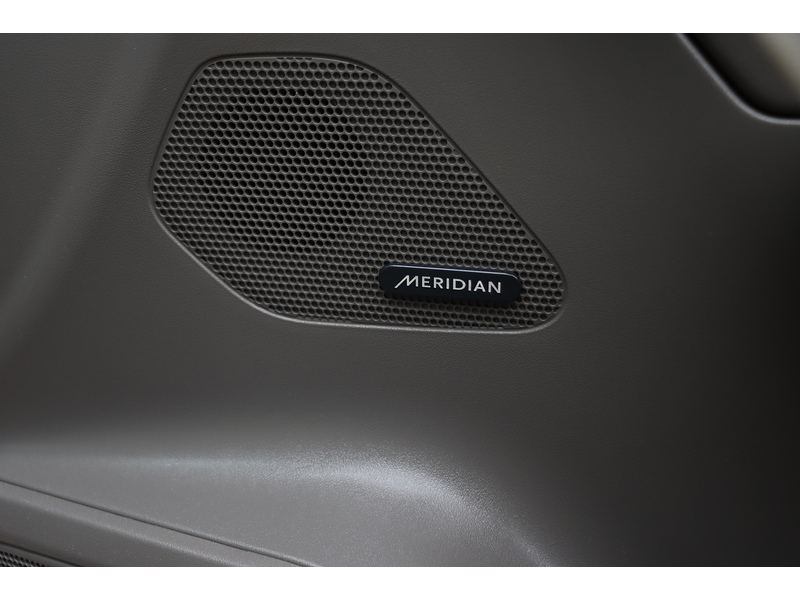 Jaguar 2.0 P250I PORTFOLIO SUV 5DR PETROL AWD AUTO PAN ROOF HEATED SEATS SATNAV BLUETOOTH STEREO REAR CAMERA PARKING AIDS 2 OWNERS 47000 MILES FSH 6 SERVICES 72-74 Mitcham Road