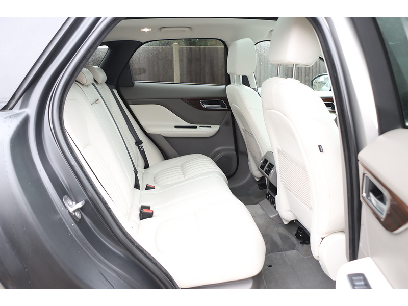 Jaguar 2.0 P250I PORTFOLIO SUV 5DR PETROL AWD AUTO PAN ROOF HEATED SEATS SATNAV BLUETOOTH STEREO REAR CAMERA PARKING AIDS 2 OWNERS 47000 MILES FSH 6 SERVICES 72-74 Mitcham Road