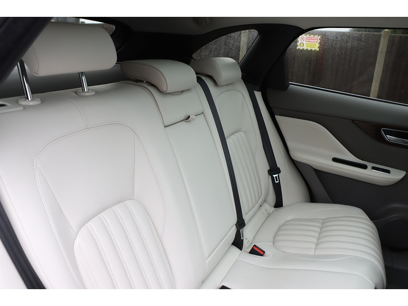 Jaguar 2.0 P250I PORTFOLIO SUV 5DR PETROL AWD AUTO PAN ROOF HEATED SEATS SATNAV BLUETOOTH STEREO REAR CAMERA PARKING AIDS 2 OWNERS 47000 MILES FSH 6 SERVICES 72-74 Mitcham Road