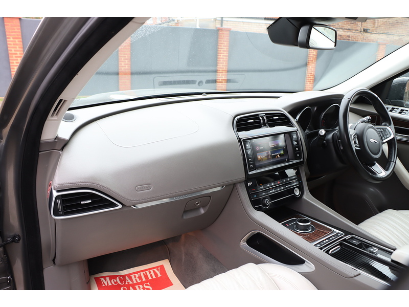 Jaguar 2.0 P250I PORTFOLIO SUV 5DR PETROL AWD AUTO PAN ROOF HEATED SEATS SATNAV BLUETOOTH STEREO REAR CAMERA PARKING AIDS 2 OWNERS 47000 MILES FSH 6 SERVICES 72-74 Mitcham Road