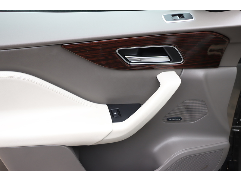 Jaguar 2.0 P250I PORTFOLIO SUV 5DR PETROL AWD AUTO PAN ROOF HEATED SEATS SATNAV BLUETOOTH STEREO REAR CAMERA PARKING AIDS 2 OWNERS 47000 MILES FSH 6 SERVICES 72-74 Mitcham Road