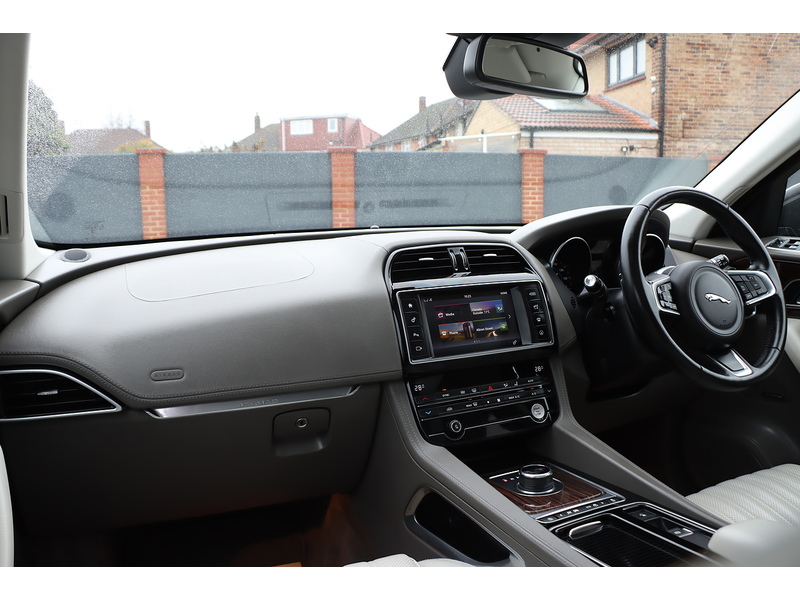 Jaguar 2.0 P250I PORTFOLIO SUV 5DR PETROL AWD AUTO PAN ROOF HEATED SEATS SATNAV BLUETOOTH STEREO REAR CAMERA PARKING AIDS 2 OWNERS 47000 MILES FSH 6 SERVICES 72-74 Mitcham Road