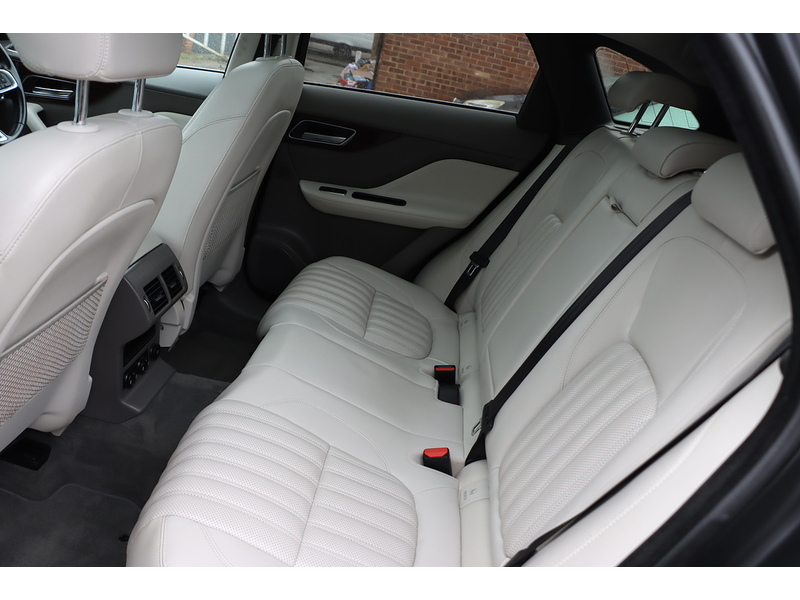 Jaguar 2.0 P250I PORTFOLIO SUV 5DR PETROL AWD AUTO PAN ROOF HEATED SEATS SATNAV BLUETOOTH STEREO REAR CAMERA PARKING AIDS 2 OWNERS 47000 MILES FSH 6 SERVICES 72-74 Mitcham Road