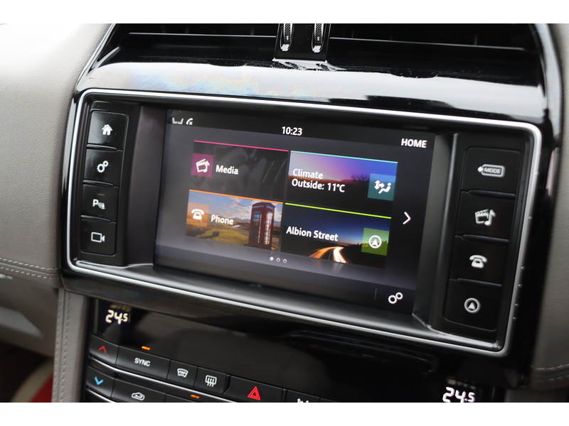 Jaguar 2.0 P250I PORTFOLIO SUV 5DR PETROL AWD AUTO PAN ROOF HEATED SEATS SATNAV BLUETOOTH STEREO REAR CAMERA PARKING AIDS 2 OWNERS 47000 MILES FSH 6 SERVICES 72-74 Mitcham Road