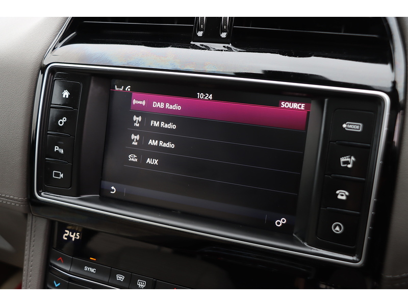 Jaguar 2.0 P250I PORTFOLIO SUV 5DR PETROL AWD AUTO PAN ROOF HEATED SEATS SATNAV BLUETOOTH STEREO REAR CAMERA PARKING AIDS 2 OWNERS 47000 MILES FSH 6 SERVICES 72-74 Mitcham Road