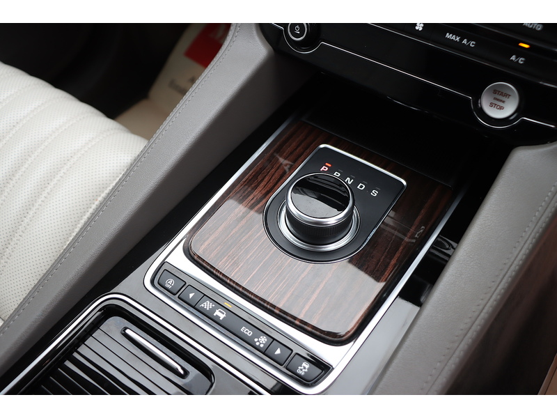 Jaguar 2.0 P250I PORTFOLIO SUV 5DR PETROL AWD AUTO PAN ROOF HEATED SEATS SATNAV BLUETOOTH STEREO REAR CAMERA PARKING AIDS 2 OWNERS 47000 MILES FSH 6 SERVICES 72-74 Mitcham Road