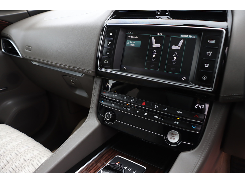 Jaguar 2.0 P250I PORTFOLIO SUV 5DR PETROL AWD AUTO PAN ROOF HEATED SEATS SATNAV BLUETOOTH STEREO REAR CAMERA PARKING AIDS 2 OWNERS 47000 MILES FSH 6 SERVICES 72-74 Mitcham Road