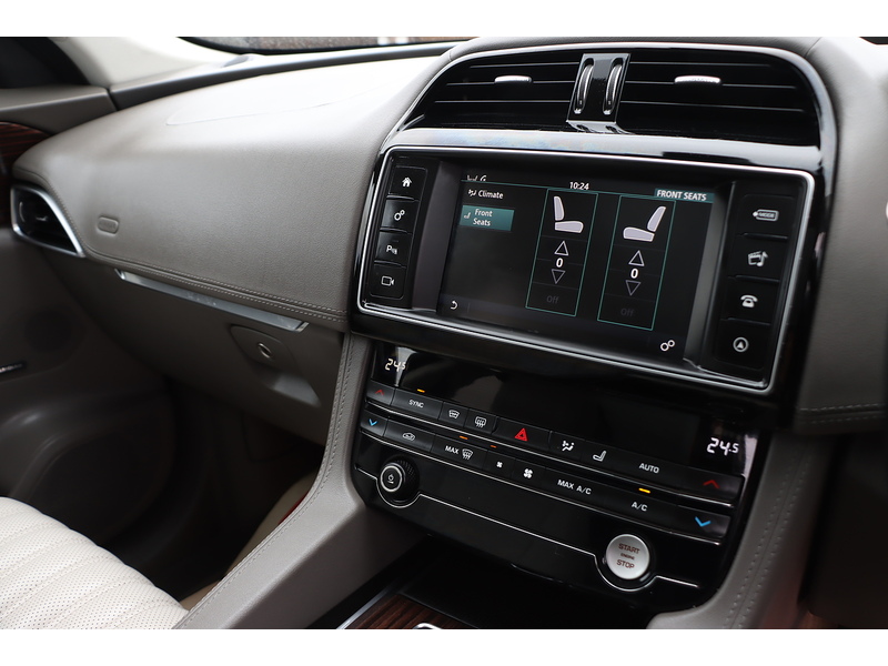 Jaguar 2.0 P250I PORTFOLIO SUV 5DR PETROL AWD AUTO PAN ROOF HEATED SEATS SATNAV BLUETOOTH STEREO REAR CAMERA PARKING AIDS 2 OWNERS 47000 MILES FSH 6 SERVICES 72-74 Mitcham Road