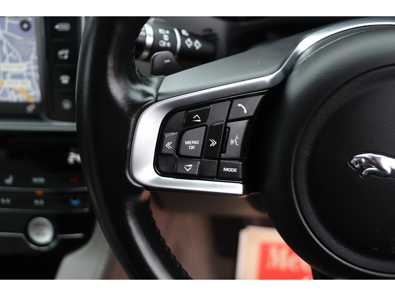 Jaguar 2.0 P250I PORTFOLIO SUV 5DR PETROL AWD AUTO PAN ROOF HEATED SEATS SATNAV BLUETOOTH STEREO REAR CAMERA PARKING AIDS 2 OWNERS 47000 MILES FSH 6 SERVICES 72-74 Mitcham Road