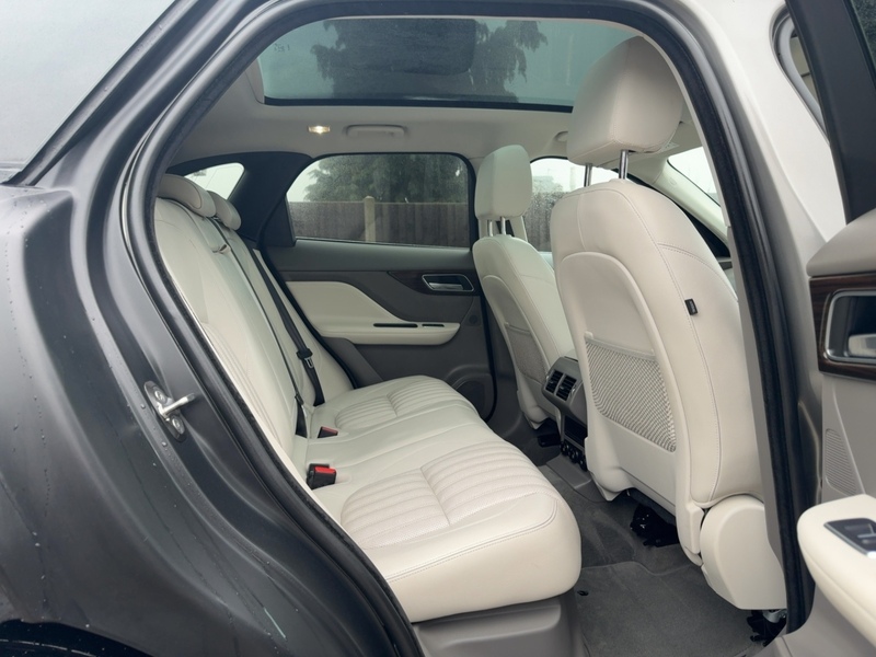 Jaguar 2.0 P250I PORTFOLIO SUV 5DR PETROL AWD AUTO PAN ROOF HEATED SEATS SATNAV BLUETOOTH STEREO REAR CAMERA PARKING AIDS 2 OWNERS 47000 MILES FSH 6 SERVICES 72-74 Mitcham Road