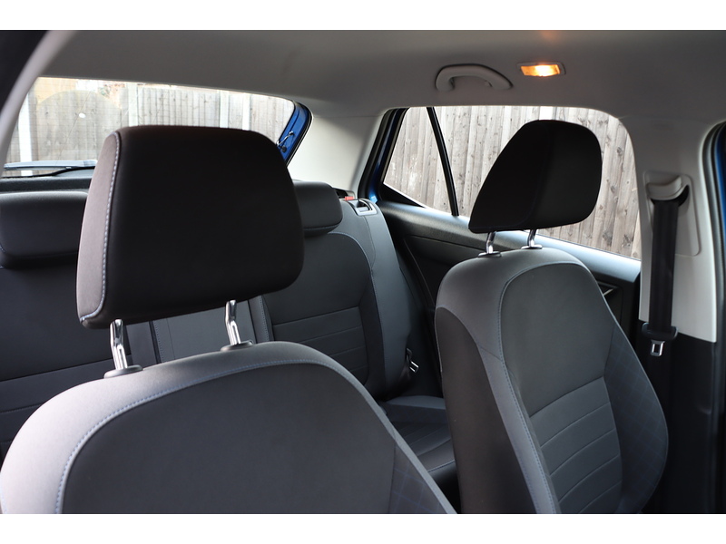 Skoda 1.0 TSI COLOUR EDITION HATCHBACK 5DR PETROL DSG AUTO SATNAV BLUETOOTH DAB RADIO APPLE CARPLAY PARKING AIDS 2 OWNERS ONLY 10000 MILES SH NO ULEZ CHARGE 72-74 Mitcham Road