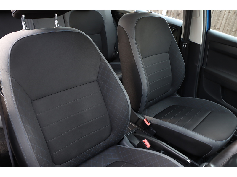 Skoda 1.0 TSI COLOUR EDITION HATCHBACK 5DR PETROL DSG AUTO SATNAV BLUETOOTH DAB RADIO APPLE CARPLAY PARKING AIDS 2 OWNERS ONLY 10000 MILES SH NO ULEZ CHARGE 72-74 Mitcham Road