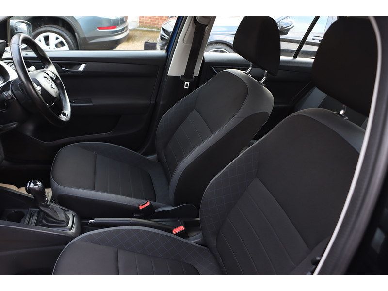 Skoda 1.0 TSI COLOUR EDITION HATCHBACK 5DR PETROL DSG AUTO SATNAV BLUETOOTH DAB RADIO APPLE CARPLAY PARKING AIDS 2 OWNERS ONLY 10000 MILES SH NO ULEZ CHARGE 72-74 Mitcham Road