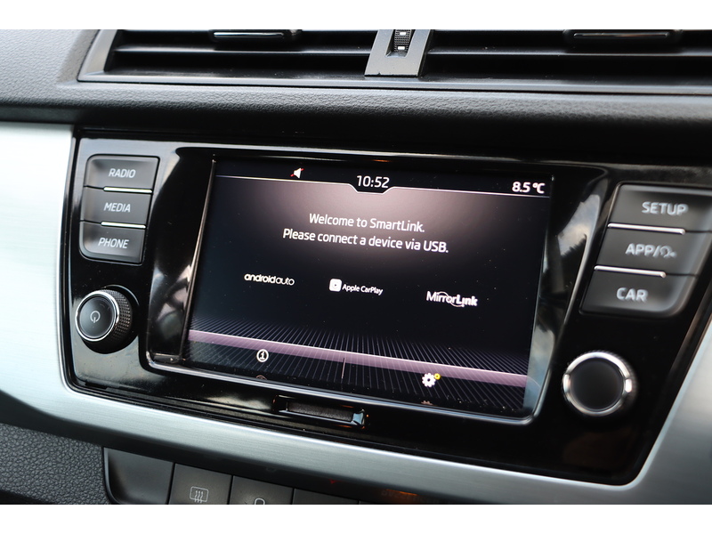 Skoda 1.0 TSI COLOUR EDITION HATCHBACK 5DR PETROL DSG AUTO SATNAV BLUETOOTH DAB RADIO APPLE CARPLAY PARKING AIDS 2 OWNERS ONLY 10000 MILES SH NO ULEZ CHARGE 72-74 Mitcham Road