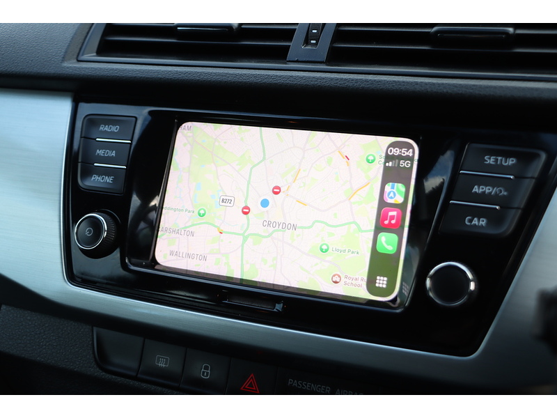 Skoda 1.0 TSI COLOUR EDITION HATCHBACK 5DR PETROL DSG AUTO SATNAV BLUETOOTH DAB RADIO APPLE CARPLAY PARKING AIDS 2 OWNERS ONLY 10000 MILES SH NO ULEZ CHARGE 72-74 Mitcham Road