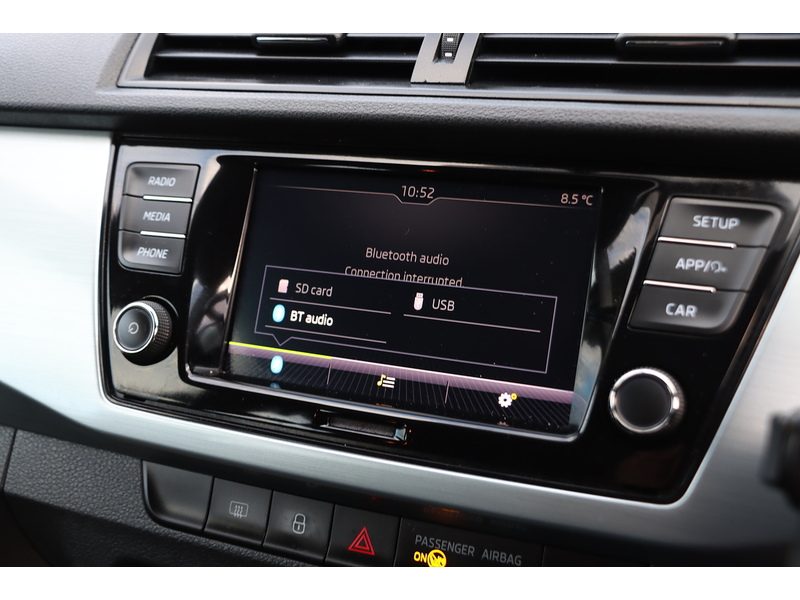 Skoda 1.0 TSI COLOUR EDITION HATCHBACK 5DR PETROL DSG AUTO SATNAV BLUETOOTH DAB RADIO APPLE CARPLAY PARKING AIDS 2 OWNERS ONLY 10000 MILES SH NO ULEZ CHARGE 72-74 Mitcham Road