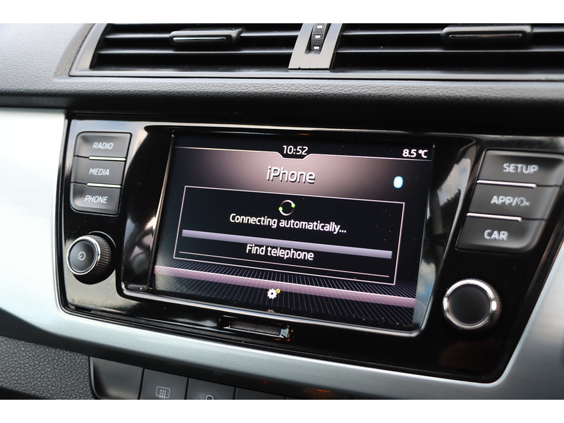 Skoda 1.0 TSI COLOUR EDITION HATCHBACK 5DR PETROL DSG AUTO SATNAV BLUETOOTH DAB RADIO APPLE CARPLAY PARKING AIDS 2 OWNERS ONLY 10000 MILES SH NO ULEZ CHARGE 72-74 Mitcham Road