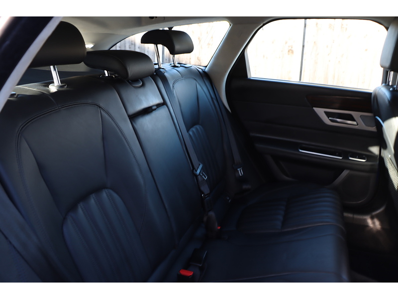 Jaguar 2.0I PORTFOLIO GPF SPORTBRAKE 5DR PETROL AUTO HEATED SEATS SATNAV BLUETOOTH DAB STEREO REAR CAMERA PARKING AIDS SAME OWNER FOR 3 YEARS 63000 MILES FSH 72-74 Mitcham Road