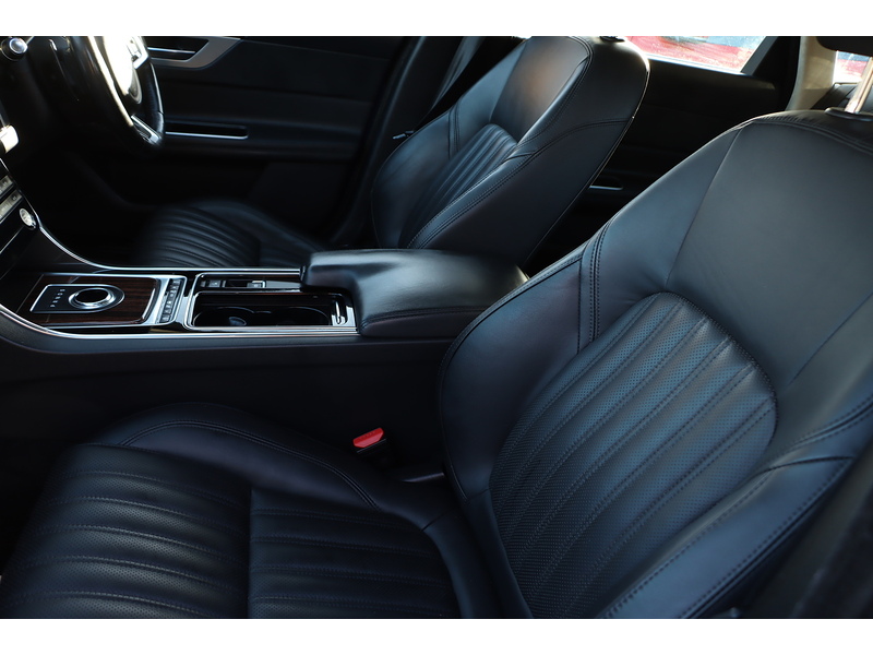 Jaguar 2.0I PORTFOLIO GPF SPORTBRAKE 5DR PETROL AUTO HEATED SEATS SATNAV BLUETOOTH DAB STEREO REAR CAMERA PARKING AIDS SAME OWNER FOR 3 YEARS 63000 MILES FSH 72-74 Mitcham Road