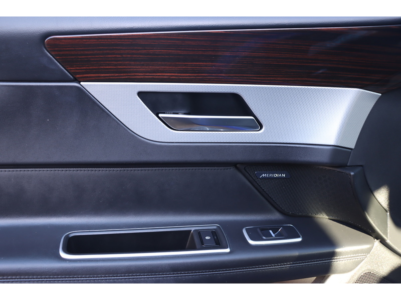 Jaguar 2.0I PORTFOLIO GPF SPORTBRAKE 5DR PETROL AUTO HEATED SEATS SATNAV BLUETOOTH DAB STEREO REAR CAMERA PARKING AIDS SAME OWNER FOR 3 YEARS 63000 MILES FSH 72-74 Mitcham Road