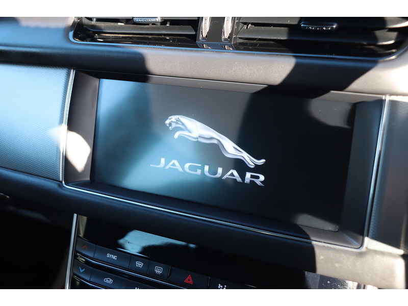 Jaguar 2.0I PORTFOLIO GPF SPORTBRAKE 5DR PETROL AUTO HEATED SEATS SATNAV BLUETOOTH DAB STEREO REAR CAMERA PARKING AIDS SAME OWNER FOR 3 YEARS 63000 MILES FSH 72-74 Mitcham Road