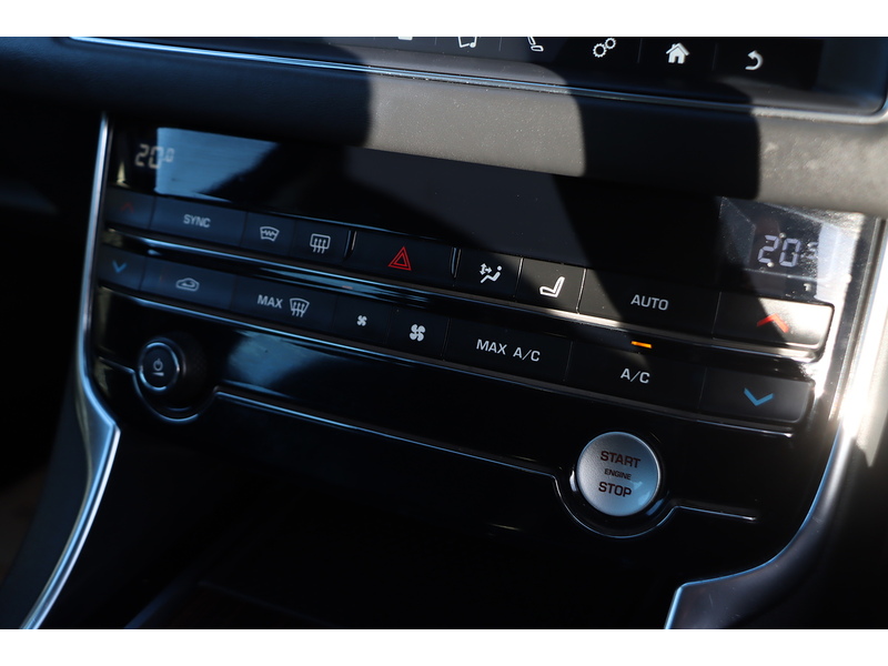 Jaguar 2.0I PORTFOLIO GPF SPORTBRAKE 5DR PETROL AUTO HEATED SEATS SATNAV BLUETOOTH DAB STEREO REAR CAMERA PARKING AIDS SAME OWNER FOR 3 YEARS 63000 MILES FSH 72-74 Mitcham Road