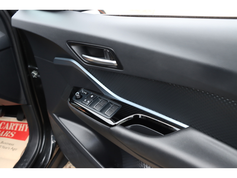 Toyota 1.8 VVT-H DESIGN SUV 5DR PETROL HYBRID CVT AUTO HEATED SEATS SAT NAV BLUETOOTH DAB STEREO REAR CAMERA PARKING AIDS JUST 2 OWNERS ONLY 65000 MILES FSH 72-74 Mitcham Road