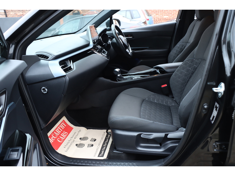 Toyota 1.8 VVT-H DESIGN SUV 5DR PETROL HYBRID CVT AUTO HEATED SEATS SAT NAV BLUETOOTH DAB STEREO REAR CAMERA PARKING AIDS JUST 2 OWNERS ONLY 65000 MILES FSH 72-74 Mitcham Road