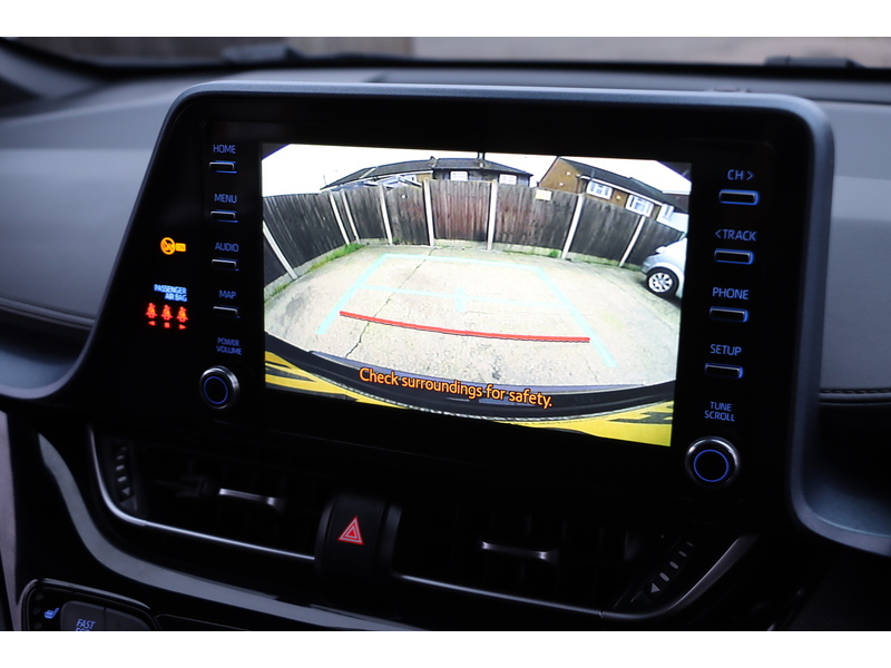 Toyota 1.8 VVT-H DESIGN SUV 5DR PETROL HYBRID CVT AUTO HEATED SEATS SAT NAV BLUETOOTH DAB STEREO REAR CAMERA PARKING AIDS JUST 2 OWNERS ONLY 65000 MILES FSH 72-74 Mitcham Road