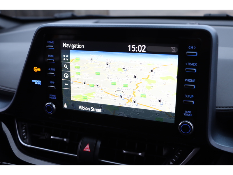 Toyota 1.8 VVT-H DESIGN SUV 5DR PETROL HYBRID CVT AUTO HEATED SEATS SAT NAV BLUETOOTH DAB STEREO REAR CAMERA PARKING AIDS JUST 2 OWNERS ONLY 65000 MILES FSH 72-74 Mitcham Road