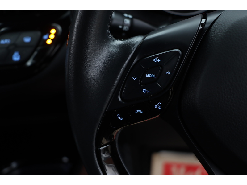 Toyota 1.8 VVT-H DESIGN SUV 5DR PETROL HYBRID CVT AUTO HEATED SEATS SAT NAV BLUETOOTH DAB STEREO REAR CAMERA PARKING AIDS JUST 2 OWNERS ONLY 65000 MILES FSH 72-74 Mitcham Road