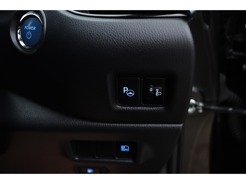 Toyota 1.8 VVT-H DESIGN SUV 5DR PETROL HYBRID CVT AUTO HEATED SEATS SAT NAV BLUETOOTH DAB STEREO REAR CAMERA PARKING AIDS JUST 2 OWNERS ONLY 65000 MILES FSH 72-74 Mitcham Road