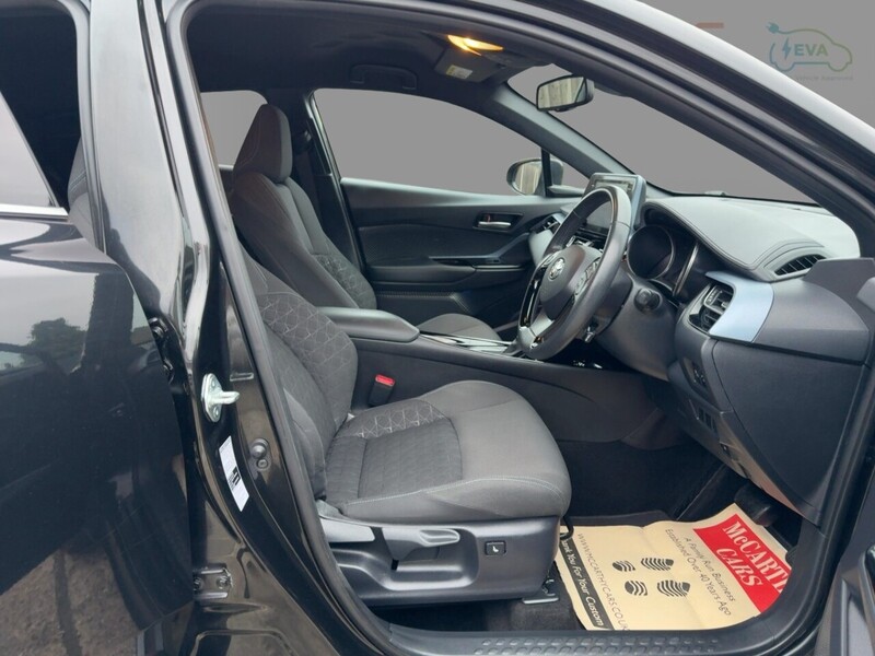 Toyota 1.8 VVT-H DESIGN SUV 5DR PETROL HYBRID CVT AUTO HEATED SEATS SAT NAV BLUETOOTH DAB STEREO REAR CAMERA PARKING AIDS JUST 2 OWNERS ONLY 65000 MILES FSH 72-74 Mitcham Road