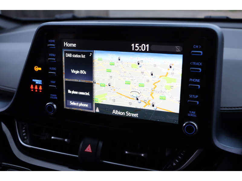 Toyota 1.8 VVT-H DESIGN SUV 5DR PETROL HYBRID CVT AUTO HEATED SEATS SAT NAV BLUETOOTH DAB STEREO REAR CAMERA PARKING AIDS JUST 2 OWNERS ONLY 65000 MILES FSH 72-74 Mitcham Road