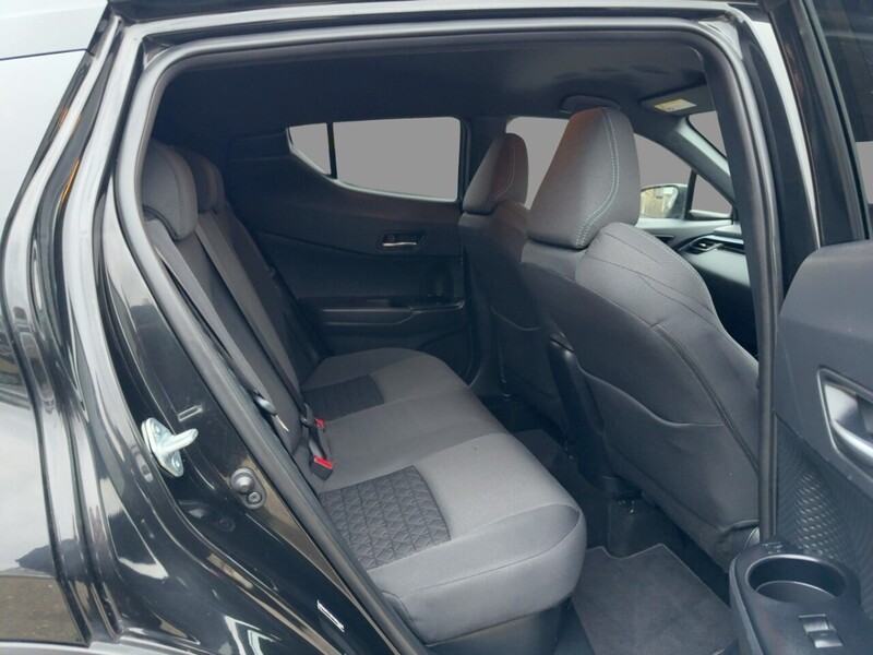 Toyota 1.8 VVT-H DESIGN SUV 5DR PETROL HYBRID CVT AUTO HEATED SEATS SAT NAV BLUETOOTH DAB STEREO REAR CAMERA PARKING AIDS JUST 2 OWNERS ONLY 65000 MILES FSH 72-74 Mitcham Road