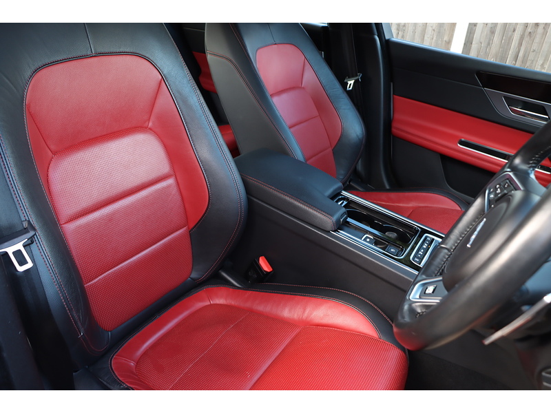 Jaguar 2.0I R-SPORT SALOON 4DR PETROL AUTO HEATED SEATS SATELLITE NAVIGATION BLUETOOTH DAB STEREO USB INPUT PARKING AIDS ONLY 40000 MILES SH NO ULEZ CHARGE 72-74 Mitcham Road