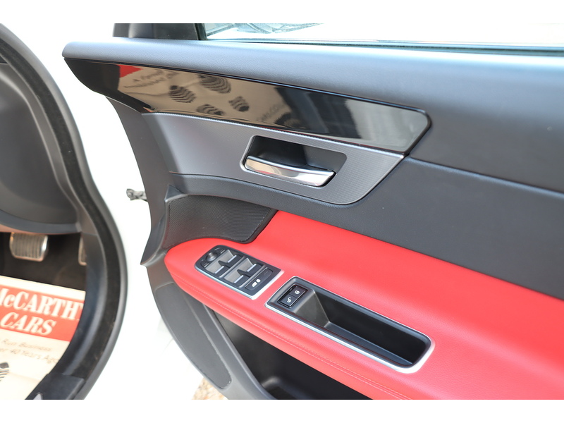 Jaguar 2.0I R-SPORT SALOON 4DR PETROL AUTO HEATED SEATS SATELLITE NAVIGATION BLUETOOTH DAB STEREO USB INPUT PARKING AIDS ONLY 40000 MILES SH NO ULEZ CHARGE 72-74 Mitcham Road