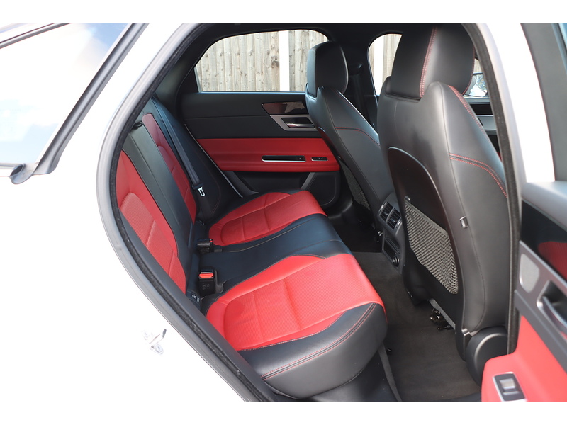 Jaguar 2.0I R-SPORT SALOON 4DR PETROL AUTO HEATED SEATS SATELLITE NAVIGATION BLUETOOTH DAB STEREO USB INPUT PARKING AIDS ONLY 40000 MILES SH NO ULEZ CHARGE 72-74 Mitcham Road