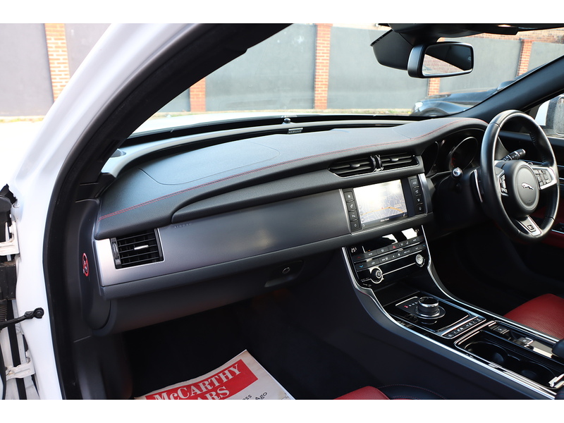 Jaguar 2.0I R-SPORT SALOON 4DR PETROL AUTO HEATED SEATS SATELLITE NAVIGATION BLUETOOTH DAB STEREO USB INPUT PARKING AIDS ONLY 40000 MILES SH NO ULEZ CHARGE 72-74 Mitcham Road